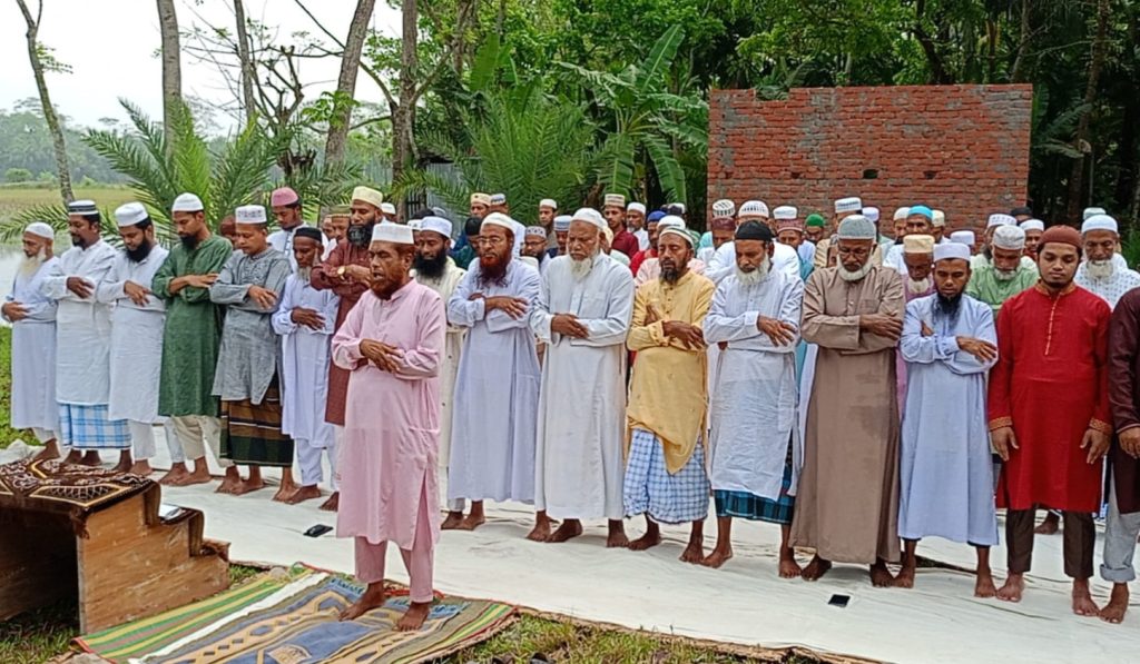 সৌদি আরবের সঙ্গে মিল রেখে কাউখালীতে ঈদ উদযাপন সৌদি আরবের সঙ্গে মিল রেখে কাউখালীতে ঈদ উদযাপন