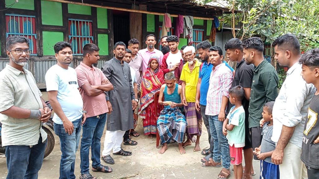 প্রেমে ব্যর্থ মামুন ১২ বছর যাবৎ শিকলবন্দী , পাশে দাঁড়াল স্কুলবন্ধুরা প্রেমে ব্যর্থ মামুন ১২ বছর যাবৎ শিকলবন্দী , পাশে দাঁড়াল স্কুলবন্ধুরা