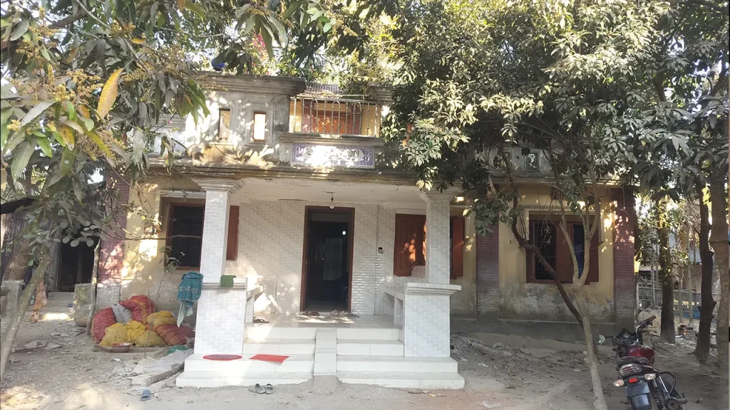 বিএনপি নেতার বাড়িতে ঢুকে দুর্বৃত্তদের হামলা ও বোমা বিস্ফোরণ