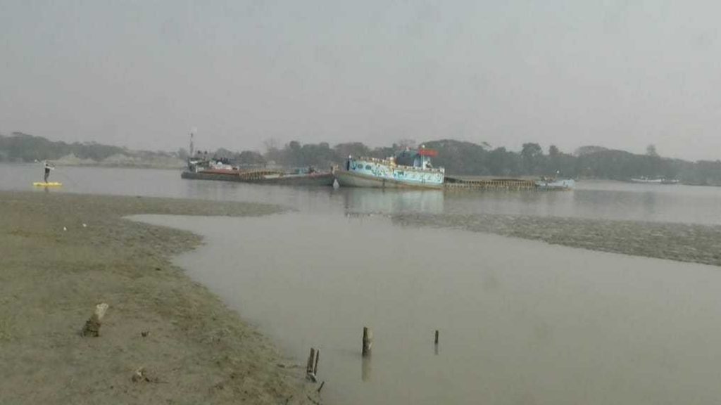 পটুয়াখালী-ঢাকা নৌরুটে ডুবোচরে আটকে যাচ্ছে লঞ্চ, সমাধান কবে?