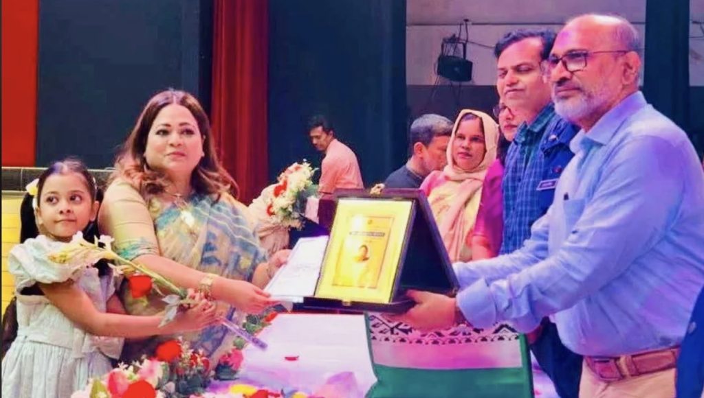বরিশাল বিভাগীয় ‘অদম্য নারী পুরস্কার পেলেন উজিরপুরের কৃতি সন্তান বিচারক নাহিদা রুমানা মিতু
