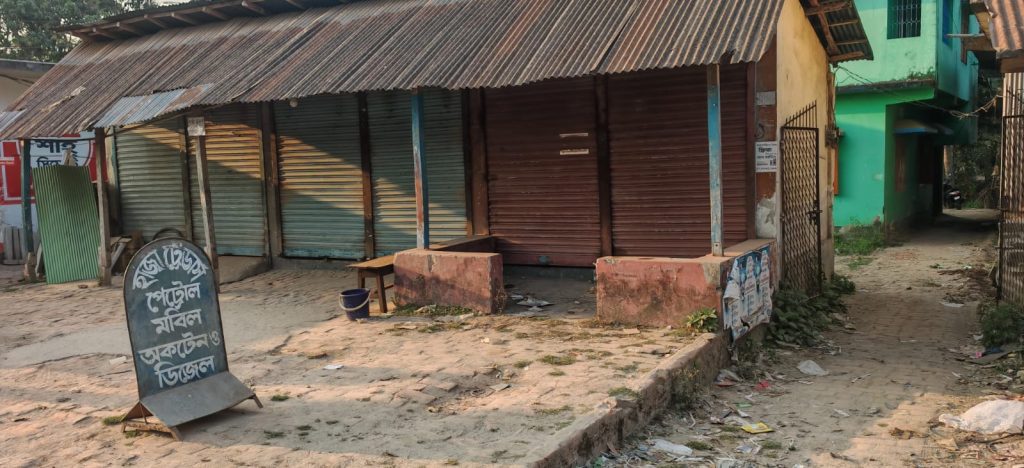 যুক্তরাষ্ট্র ও ইসরাইলের সঙ্গে ইরানের যুদ্ধ অজুহাতেবাউফলে পেট্রোল বিক্রি বন্ধ, বিপাকে পরিবহন ও ব্যবসা