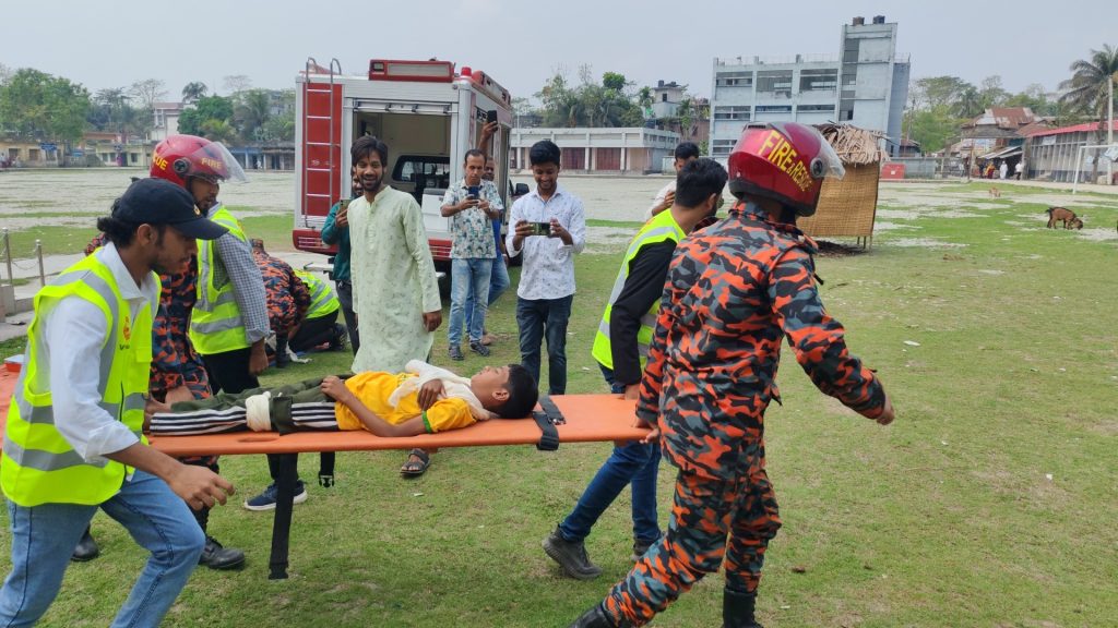 কাঠালিয়ায়  জাতীয় দুর্যোগ প্রস্তুতি দিবস  উপলক্ষে ভূমিকম্প ও অগ্নিনিরাপত্তা মহড়া অনুষ্ঠিত