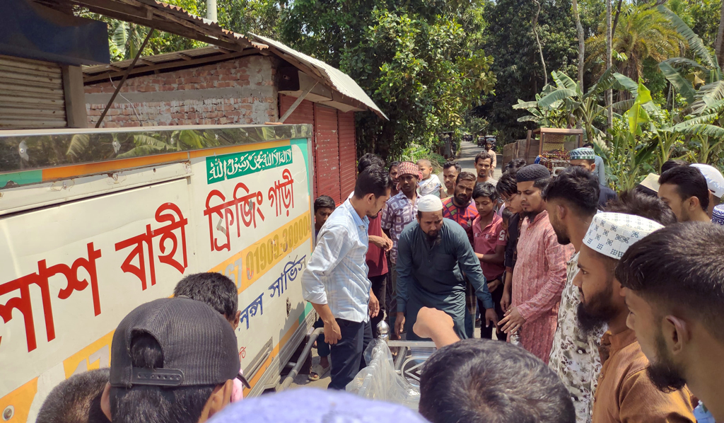 বাবা বুড়িগঙ্গায় নিখোঁজ, স্ত্রী হাসপাতালে, নিথর দেহে বাড়িতে ফিরলেন সোহেল