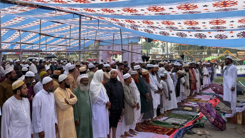 বাউফলে ঈদের জামাতের ইমামতি করলেন সংসদ সদস্য