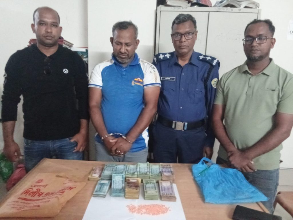 বাউফলে ইয়াবা ও নগদ টাকাসহ মাদক ব্যবসায়ী গ্রেফতার