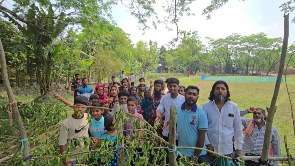 দুমকিতে বিএনপি নেতার বিরুদ্ধে রাস্তা অবরোধ করার অভিযোগ 
