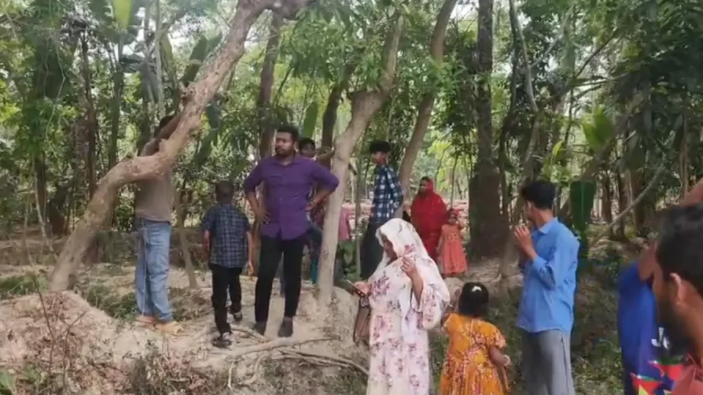 পটুয়াখালীতে গাছের ডালে ঝুলছিল কলেজছাত্রীর মরদেহ