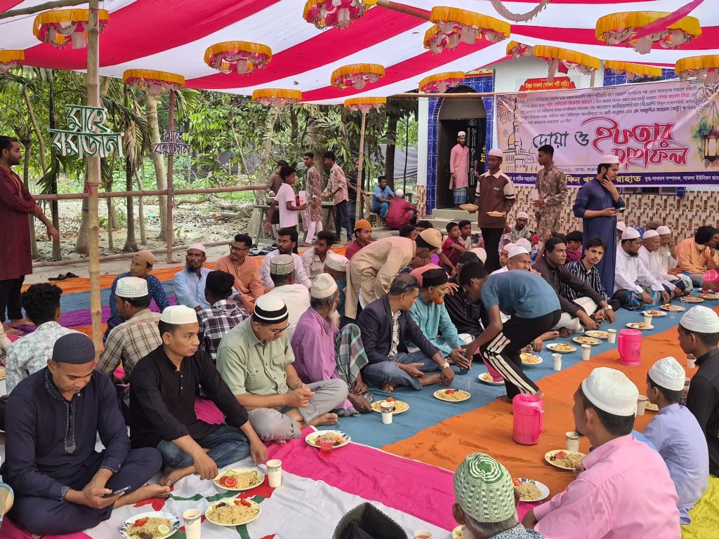 উজিরপুরে সাতলায় ছাত্রদল নেতার উদ্যোগে দোয়া ও ইফতার মাহফিল