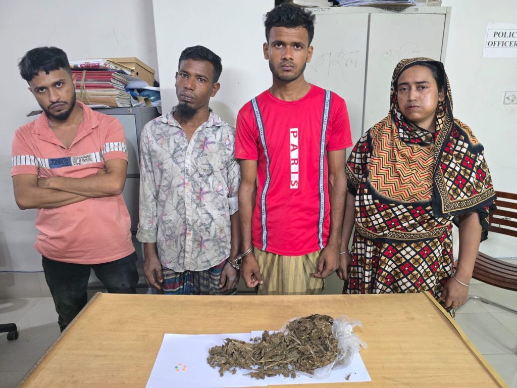 বাউফলে নারীসহ ৪ মাদক কারবারি আটক, গাঁজা-ইয়াবা উদ্ধার