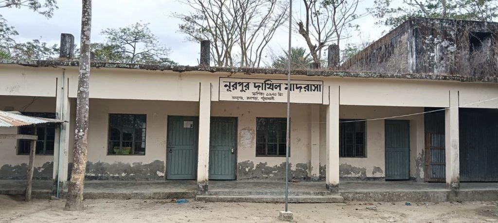 কলাপাড়ায় শূন্য পদে নিয়োগ বাণিজ্য।। বৈধতা দিতে গোপনে ম্যানেজিং কমিটি গঠনের অভিযোগ
