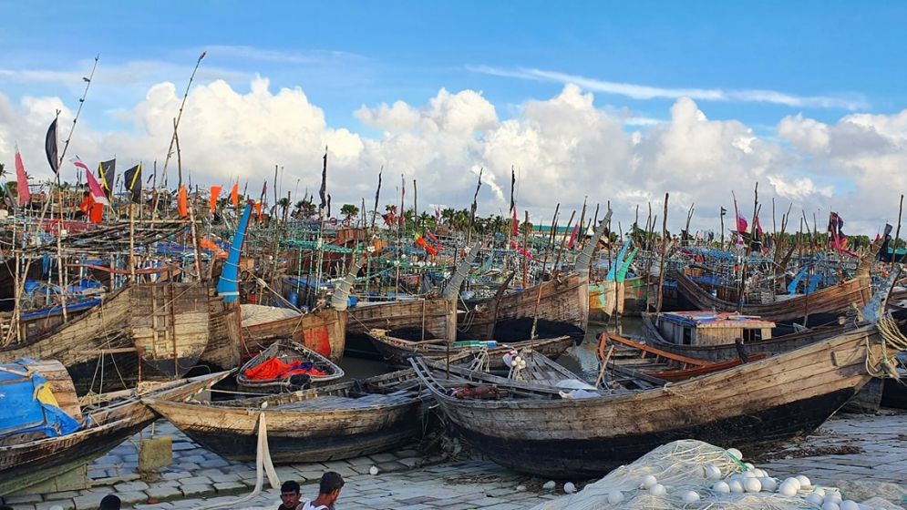 চরফ্যাশনে ডিজেল সংকটে নৌকা বন্ধ, দুশ্চিন্তায় জেলে