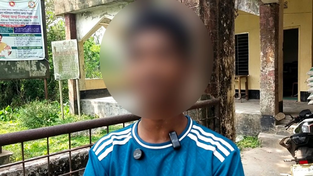 নেছারাবাদে পিতৃপরিচয়ের দাবিতে যুবকের দ্বারে দ্বারে ধরনা