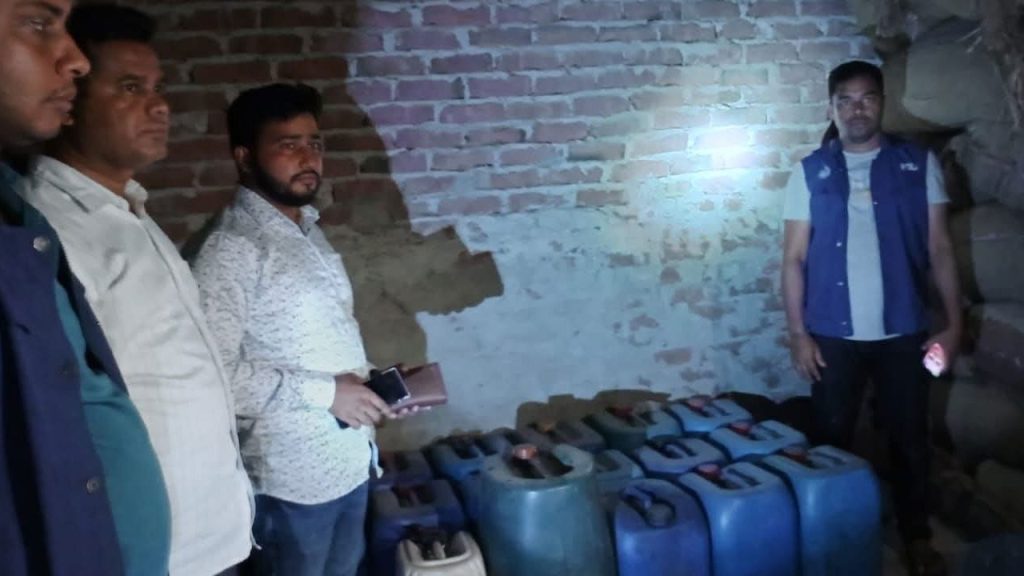 চরফ্যাশনে ব্যবসায়ীর বাড়ি থেকে ৮৯০ লিটার ডিজেল জব্দ, জরিমানা