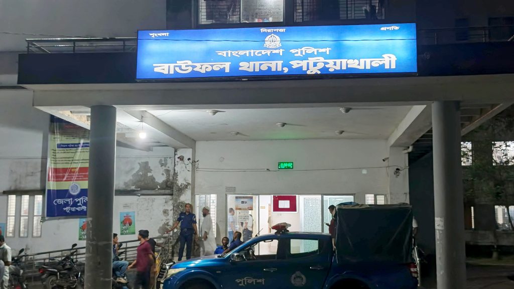 বাউফলে ৪০টি ইয়াবাসহ দশম শ্রেণির শিক্ষার্থী আটক