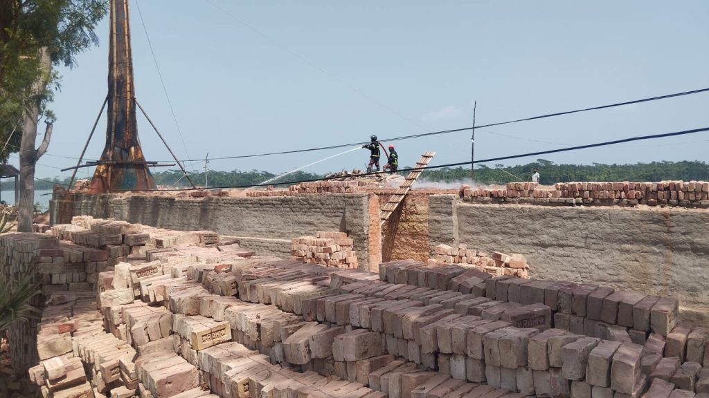 পিরোজপুরে অবৈধ ইটভাটায় অভিযান: ৩ লাখ টাকা জরিমানা পিরোজপুরে অবৈধ ইটভাটায় অভিযান: ৩ লাখ টাকা জরিমানা