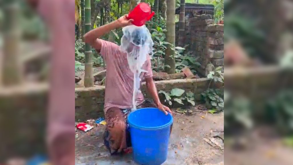 ভোলায় ৩০ লাখ টাকা খুইয়ে দুধ দিয়ে গোসল, জুয়া ছাড়ার ঘোষণা যুবকের