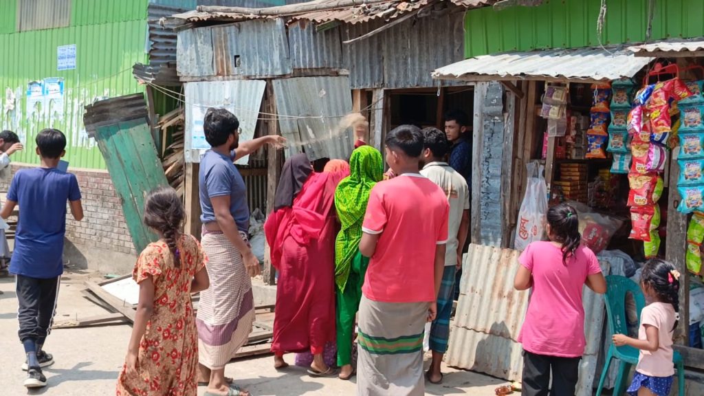 পাথরঘাটায় জমির বিরোধে ব্যবসাপ্রতিষ্ঠানে হামলা-ভাঙচুর, আহত ৭