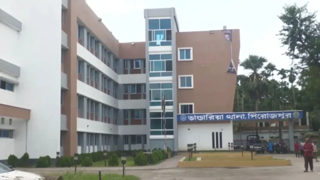ভান্ডারিয়ায় ভুল প্রশ্নপত্রে এসএসসি পরীক্ষা, বিপাকে শিক্ষার্থী  