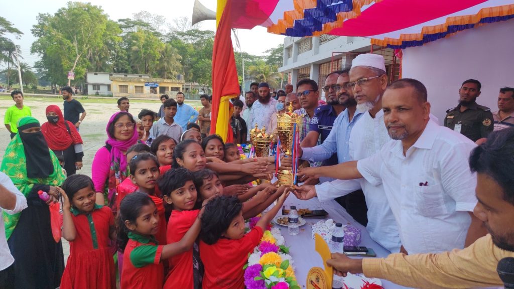 কাঠালিয়ায় প্রাথমিক বিদ্যালয় গোল্ডকাপ ফুটবল টুর্নামেন্ট বালক ও বালিকার ফাইনাল খেলা অনুষ্ঠিত