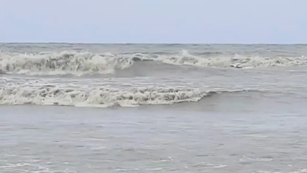 পায়রা বন্দরে ৩ নম্বর সতর্কসংকেত