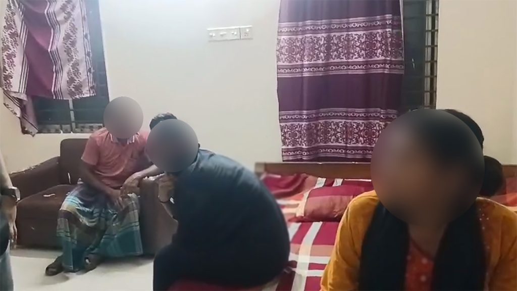 বরিশালে আবাসিক হোটেলে অভিযান, নারীসহ আটক ৫