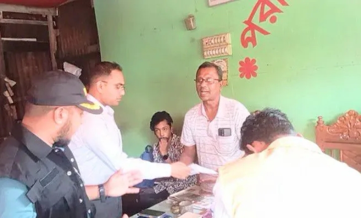 বানারীপাড়ায় ভোজ্য তেল মজুদ করার অপরাধে দুই ব্যবসায়ীকে অর্থদন্ড