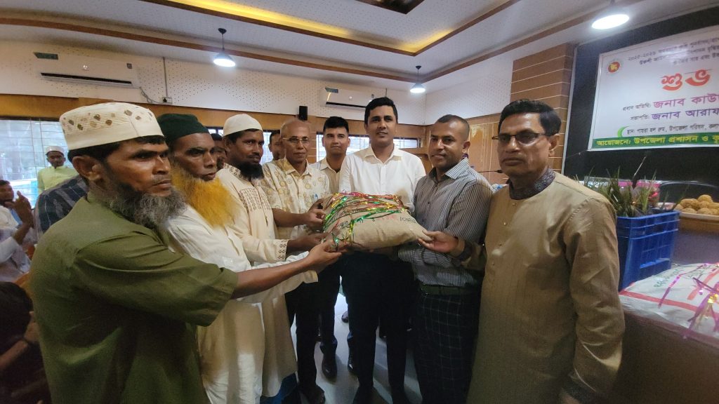 কলাপাড়ায় ক্ষুদ্র ও প্রান্তিক কৃষকদের মাঝে বিনামূল্যে কৃষি পন্য ও সার বিতরণ করা হয়েছে।