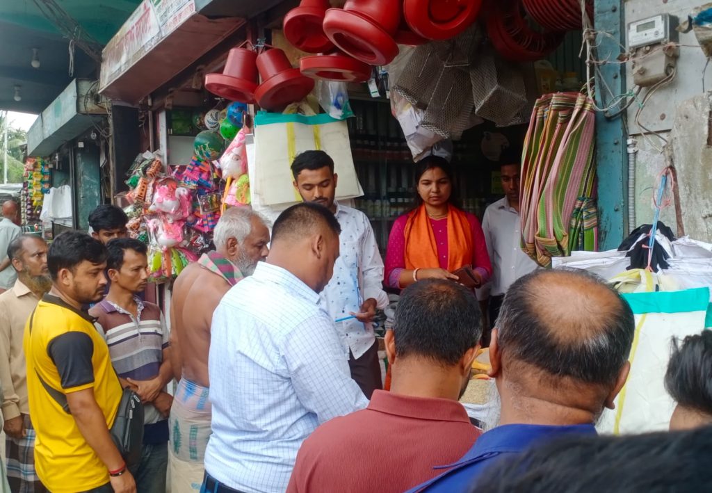 কাউখালীতে গবাদি পশুর মেয়াদোত্তীর্ণ ওষুধ সংরক্ষণ ও বিক্রি করায় জরিমানা