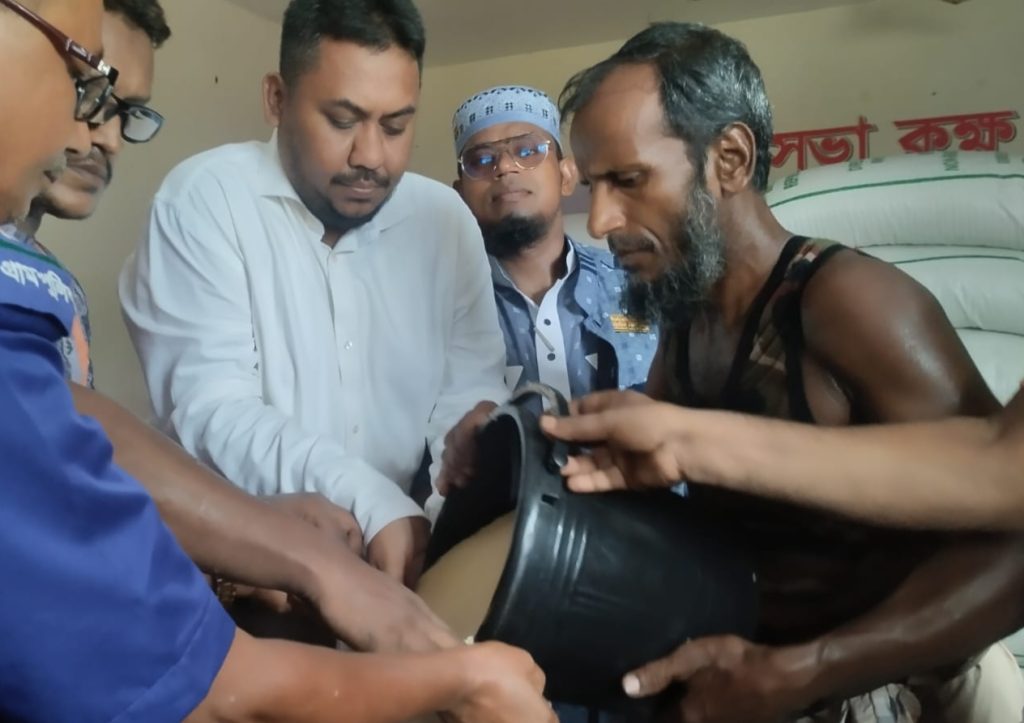 কাউখালীতে ভিজিএফের চাল বিতরণ, সহায়তা পেল ১০হাজার ২২০পরিবার কাউখালীতে ভিজিএফের চাল বিতরণ, সহায়তা পেল ১০হাজার ২২০পরিবার