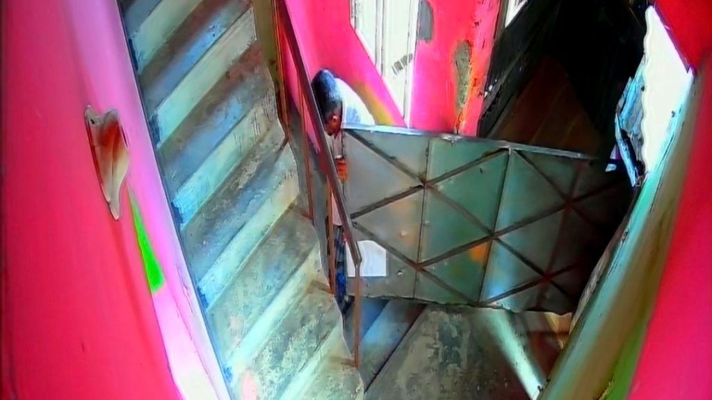 পটুয়াখালীতে চাচার বাড়ির দরজা খুলে নিয়ে গেলেন স্বেচ্ছাসেবক দলের নেতা, থানায় অভিযোগ