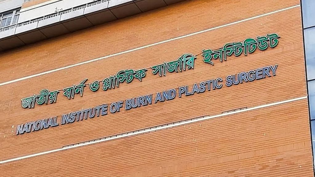 গৌরনদীতে সিলিন্ডার বিস্ফোরণে কলেজছাত্রসহ দগ্ধ ২