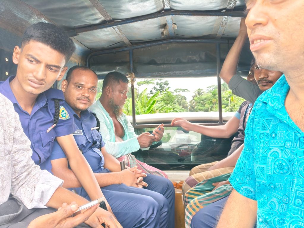 বাউফলে এসিল্যান্ডের স্বাক্ষর জালিয়াতির অভিযোগে জামায়াত নেতা আটক, থানায় হস্তান্তরের পরই মুক্তি