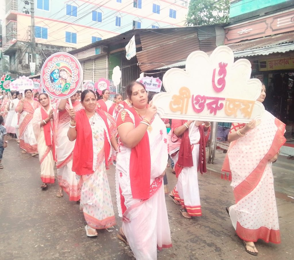 ঝালকা‌ঠি‌তে দুর্গাপ্রসন্ন পরমহংস দেবের স্মরণে মঙ্গল শোভাযাত্রা