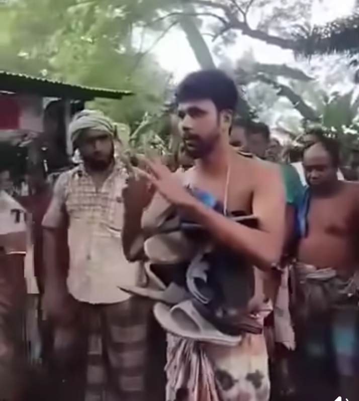 বানারীপাড়ায় বিশ্ব নবীকে নিয়ে কটুক্তি করায় যুবককে জুতার মালা পড়িয়ে ঘুরানো হলো