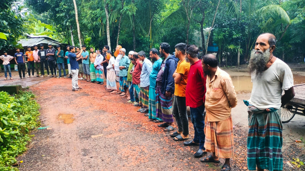 দেড় বছর ধরে বন্ধ সেওতা-মানপাশা সড়কের সংস্কার, দ্রুত কাজ শুরুর দাবিতে মানববন্ধন দেড় বছর ধরে বন্ধ সেওতা-মানপাশা সড়কের সংস্কার, দ্রুত কাজ শুরুর দাবিতে মানববন্ধন