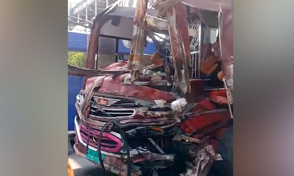 ঢাকা-ভাঙ্গা এক্সপ্রেসওয়েতে পাথরঘাটা থেকে ঢাকাগামী বাসের ধাক্কায় নিহত ১, আহত ১০