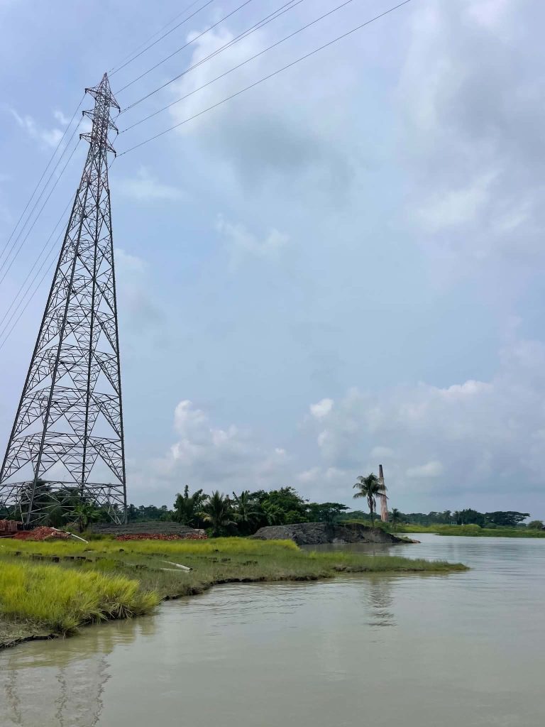 বানারীপাড়ায় সন্ধ্যা নদী গর্ভে বিলীণের পথে বৈদ্যুতিক টাওয়ার : অন্ধকারে নিমজ্জিত হবেন লাখো মানুষ