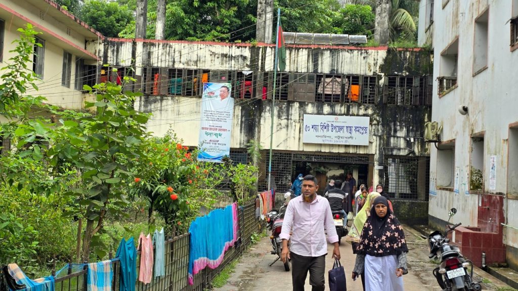 গলাচিপা উপজেলা: বেসরকারি হাসপাতালে ডেঙ্গু শনাক্ত ১৪ গুণ বেশি, যোগ হয় না তথ্য