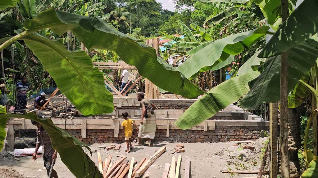 পাথরঘাটায় বিএনপি নেতার বিরুদ্ধে কবরস্থানের জায়গা দখলের অভিযোগ, লাশ দাফন নিয়ে সংকট