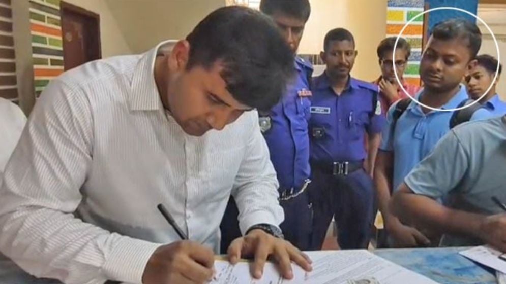 কলাপাড়ায় নির্বাহী ম্যাজিস্ট্রেট পরিচয়ে প্রতারণা, যুবকের এক বছরের কারাদণ্ড