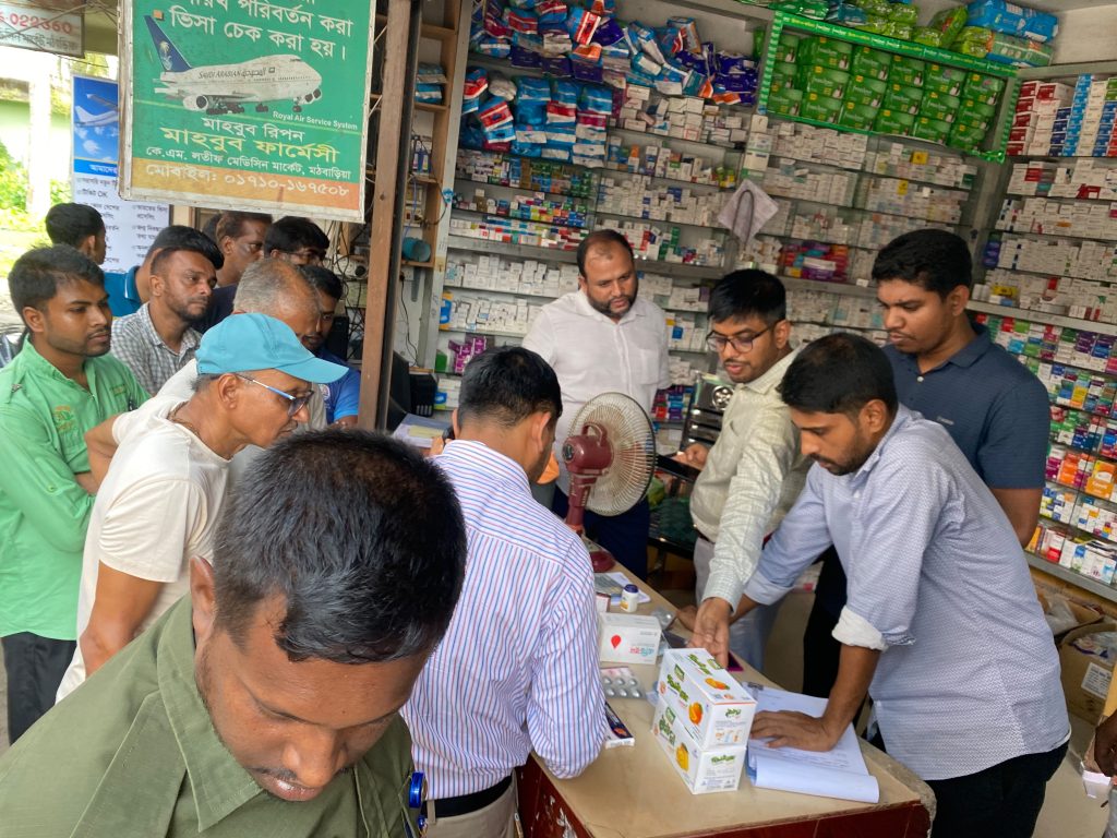 ইউএনও ও ওষুধ প্রশাসনের অভিযানে মঠবাড়িয়ায় ৫ প্রতিষ্ঠানকে জরিমানা