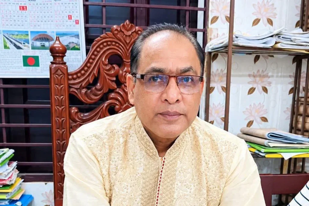 হাঁটতে বের হয়ে মোটরসাইকেলের চাপায় সজল কুমার চক্রবর্তী (৬০) নামে এক আইনজীবী নিহ/ত হয়েছেন।