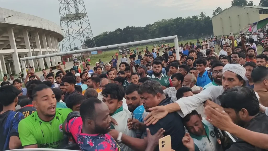 বরিশালে বাংলাদেশি খেলোয়াড়কে আছাড় দেওয়ায় নাইজেরিয়ান খেলোয়াড়কে মারধর