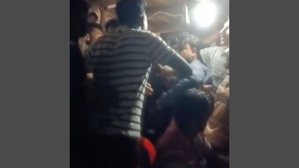 মনপুরায় জেলেদের চাল বিতরণ নিয়ে ছাত্রদলের দুই পক্ষের হট্টগোল, কার্যক্রম বন্ধ