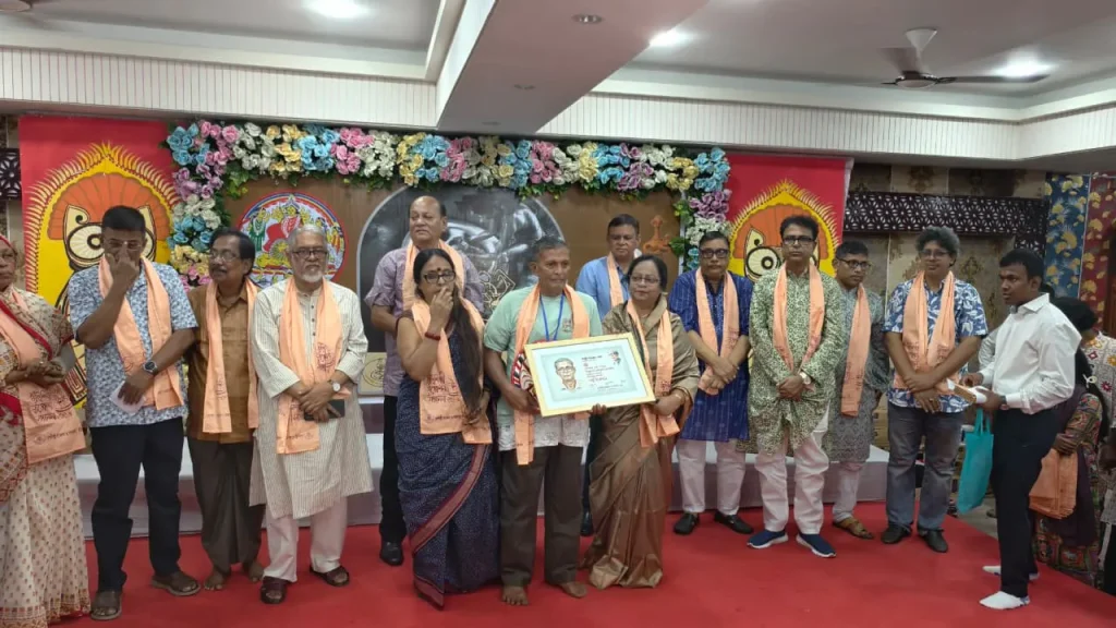 বরিশালে সম্মানিত ১৮ মৃৎশিল্পী, কারুশিল্পীদের স্বীকৃতি দাবি বরিশালে সম্মানিত ১৮ মৃৎশিল্পী, কারুশিল্পীদের স্বীকৃতি দাবি