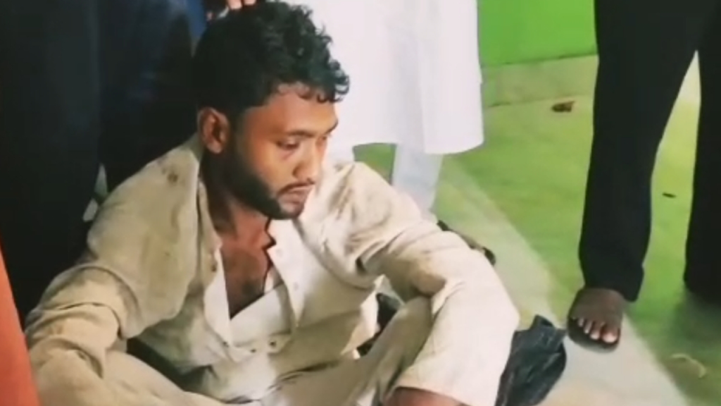 চকরিয়া থেকে ইয়াবা এনে বরিশালে বিক্রি, সস্ত্রীক চাকরিচ্যুত সেনাসদস্য আটক চকরিয়া থেকে ইয়াবা এনে বরিশালে বিক্রি, সস্ত্রীক চাকরিচ্যুত সেনাসদস্য আটক