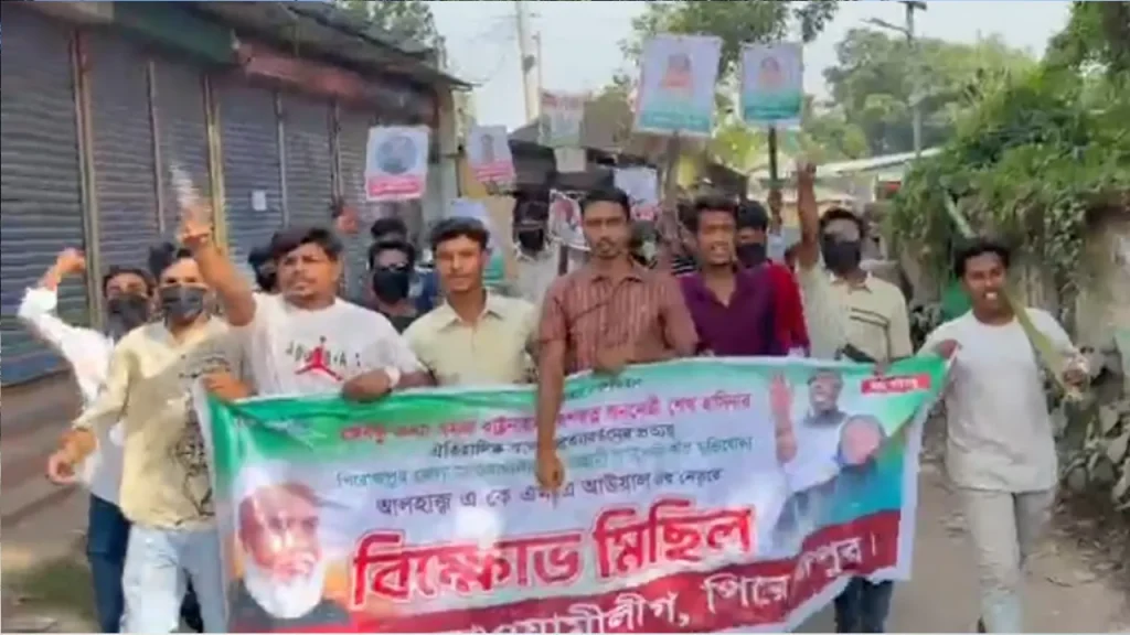 নেছারাবাদে নিষিদ্ধ ছাত্রলীগের ঝটিকা মিছিল, জিজ্ঞাসাবাদের জন্য থানায় ২ জন
